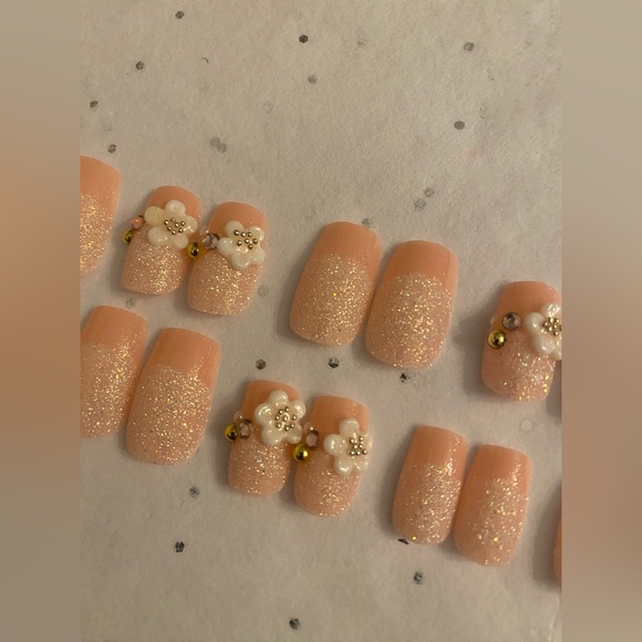 3/$30 🌸 New French Bridal Nails Manicure Floral Bling Jewels Pink Silver Daisy - Picture 6 of 14